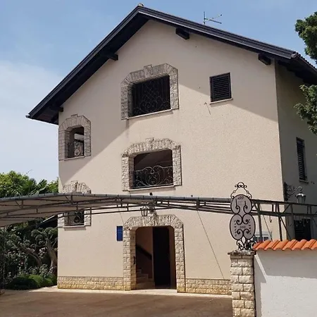 Gaestezimmer Fuer 2 Personen Ca 15 M In Novigrad, Adriakueste Kroatien Westkueste Von Istrien Apartment *