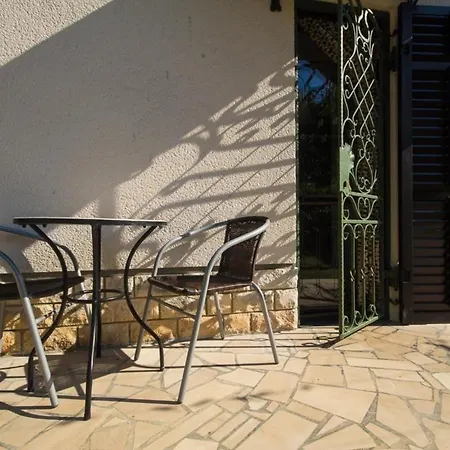 Gaestezimmer Fuer 2 Personen Ca 15 M In Novigrad, Adriakueste Kroatien Westkueste Von Istrien Apartment