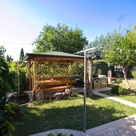 Apartment Gaestezimmer Fuer 2 Personen Ca 15 M In Novigrad, Adriakueste Kroatien Westkueste Von Istrien *