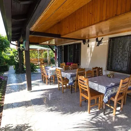 Gaestezimmer Fuer 2 Personen Ca 15 M In Novigrad, Adriakueste Kroatien Westkueste Von Istrien *